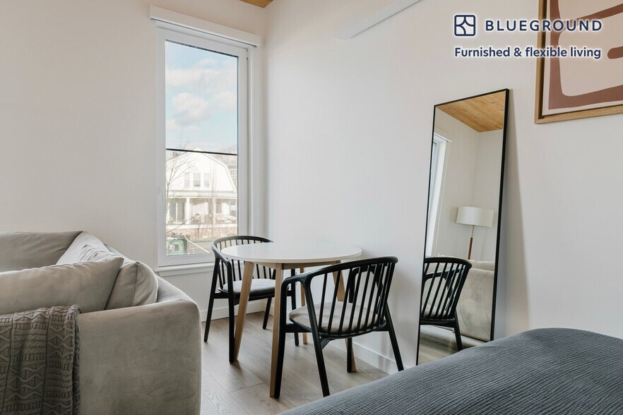 Building Photo - 154 Broadway