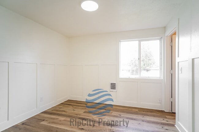 Building Photo - 2452 SE 9th Ct