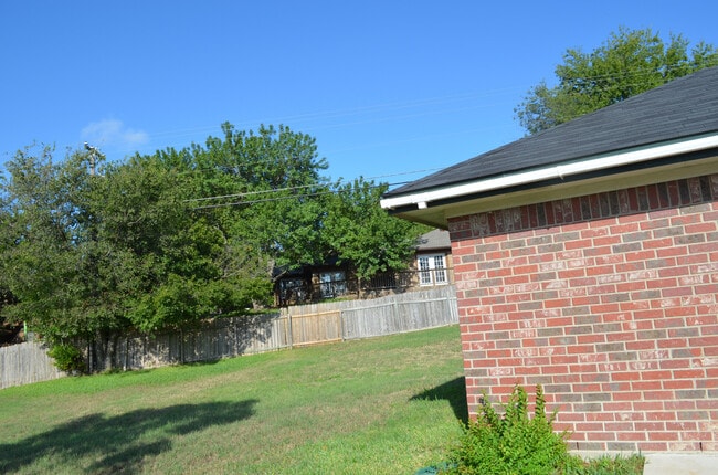 Building Photo - 3BR 2BA is located in a quiet Harker Heigh...