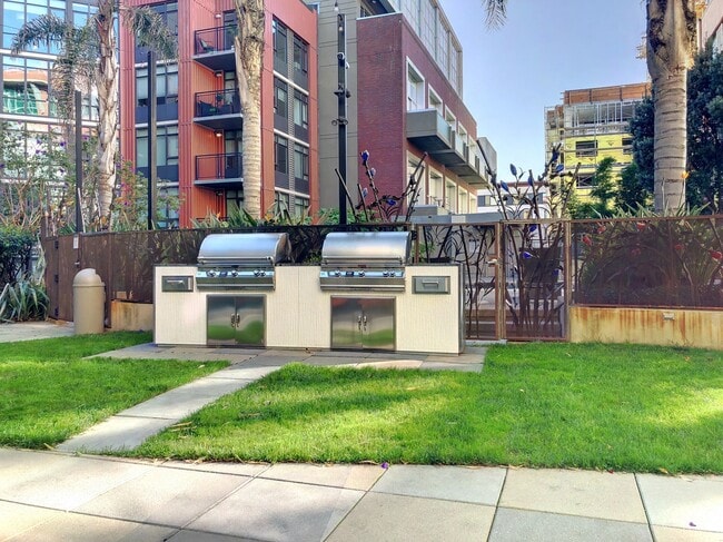 Building Photo - 1 Bed, 1 Bath + Storage - South Beach/SOMA...