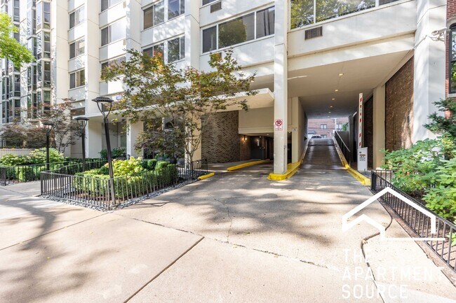 Building Photo - 1344 N Dearborn St