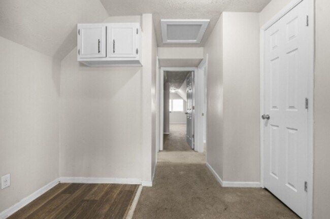 Building Photo - Accepting Section 8! 4 Bed 2 Bath!