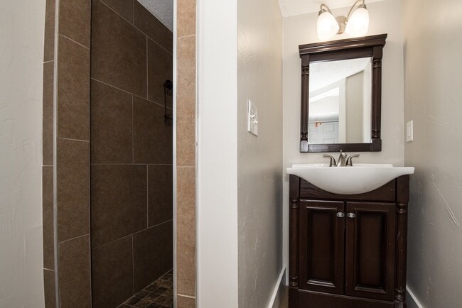 Building Photo - Beautiful Spacious Home in Sugarhouse!