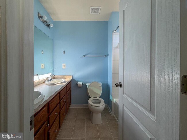 Building Photo - 1005 Sithean Way