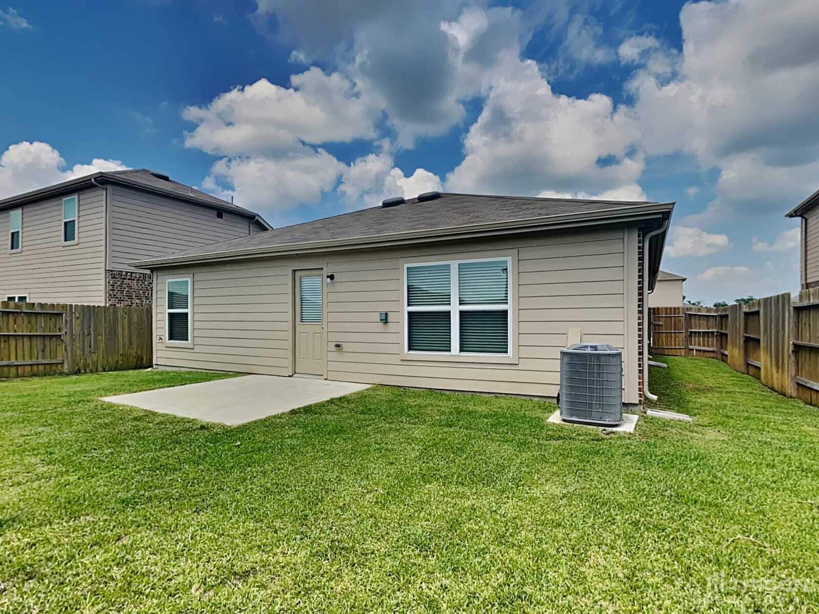 Building Photo - 524 Red Dusk Paint Dr