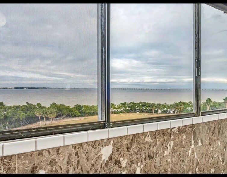 Building Photo - 2618 Cove Cay Dr