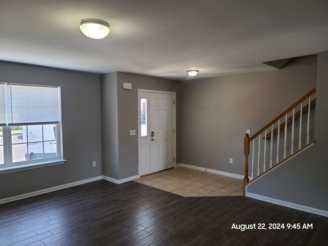 Building Photo - 370 Viewpoint Way