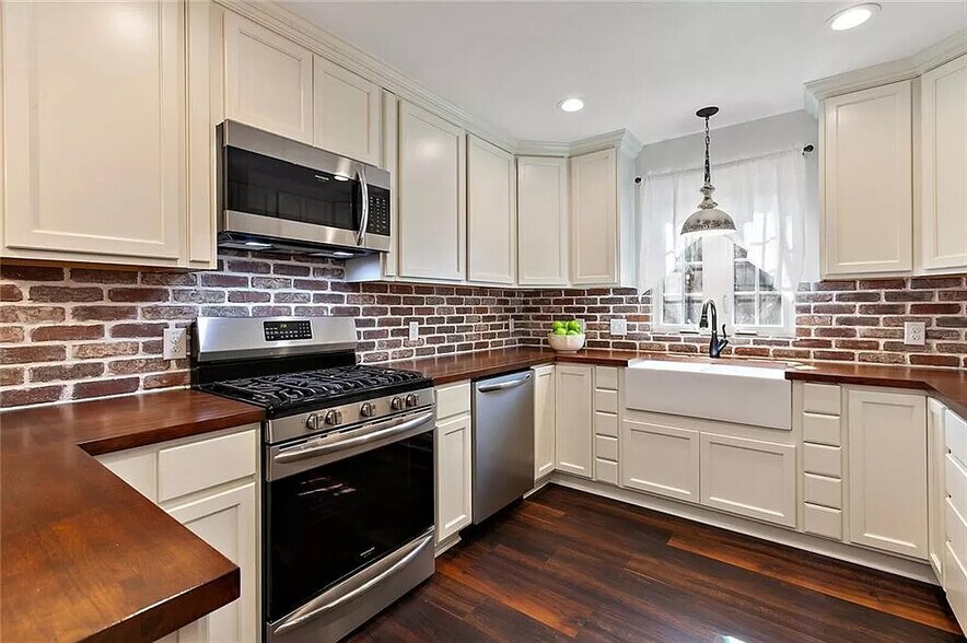 Building Photo - 205 Scenic Dr