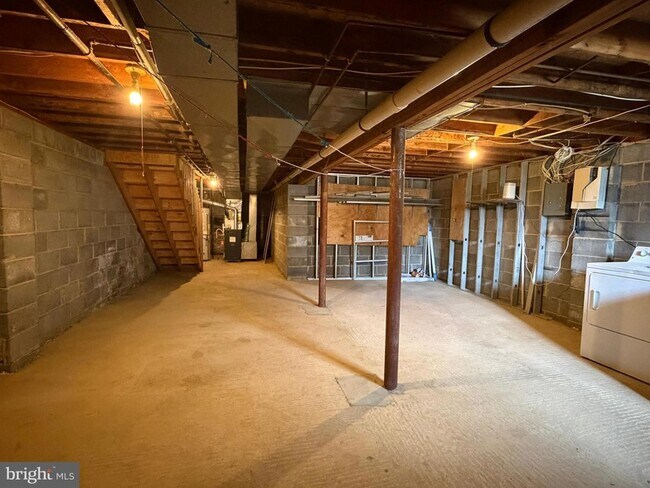 Building Photo - 99 Brookview Cir