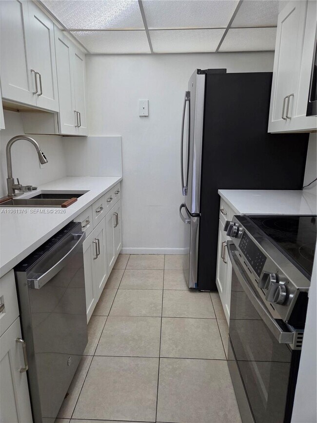 Building Photo - 2350 NE 135th St