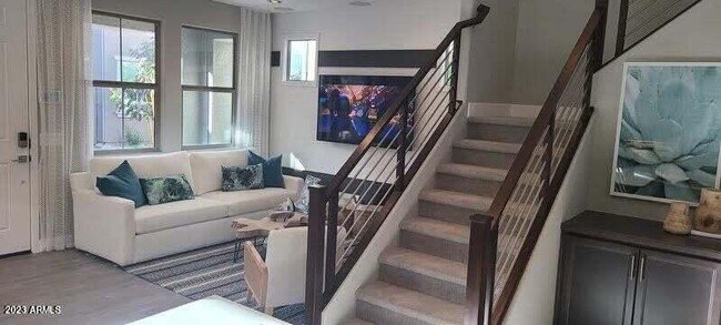 Primary Photo - 5750 W Raymond St