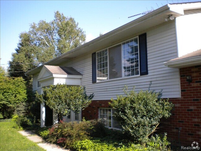 Building Photo - 6301 Park Rd