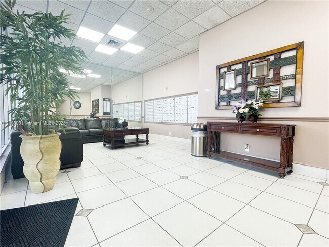 Building Photo - 1817 S Ocean Dr