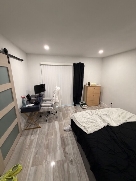 Building Photo - 2396 Redlands Dr