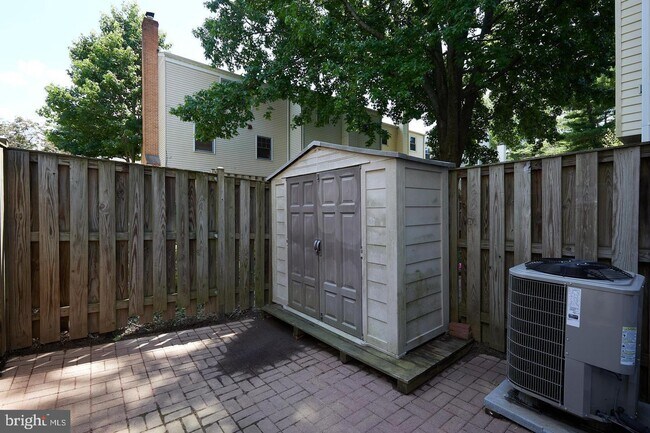 Building Photo - 124 Barnsfield Ct