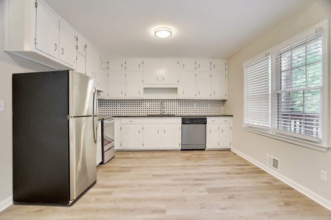 Building Photo - 2643 Laurel View Dr