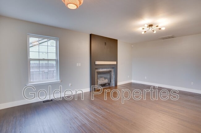 Building Photo - 4741 W Woodside Ave