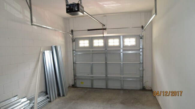 Building Photo - 3/2 Townhouse in Battaglia Community