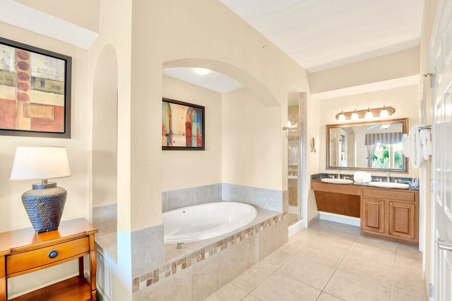 Building Photo - 8113 Resort Village Dr