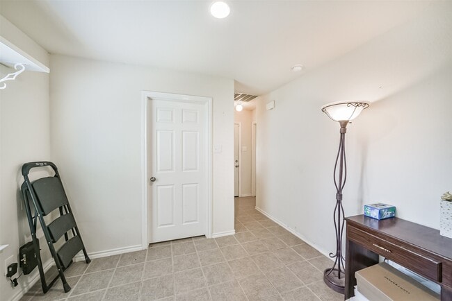 Building Photo - 1609 Peach Dale Ct