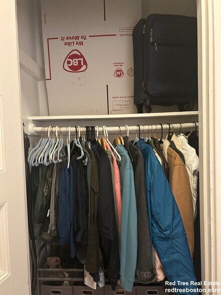 Building Photo - 583 Beacon St