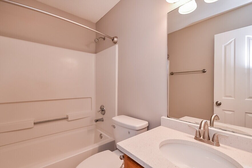 Building Photo - 1928 Thomas St