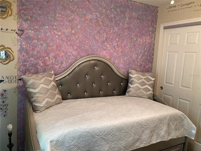 Building Photo - 4634 College Dr