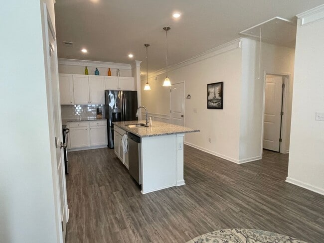 Building Photo - Gorgeous 3 Bedroom Home in Union Station Community!