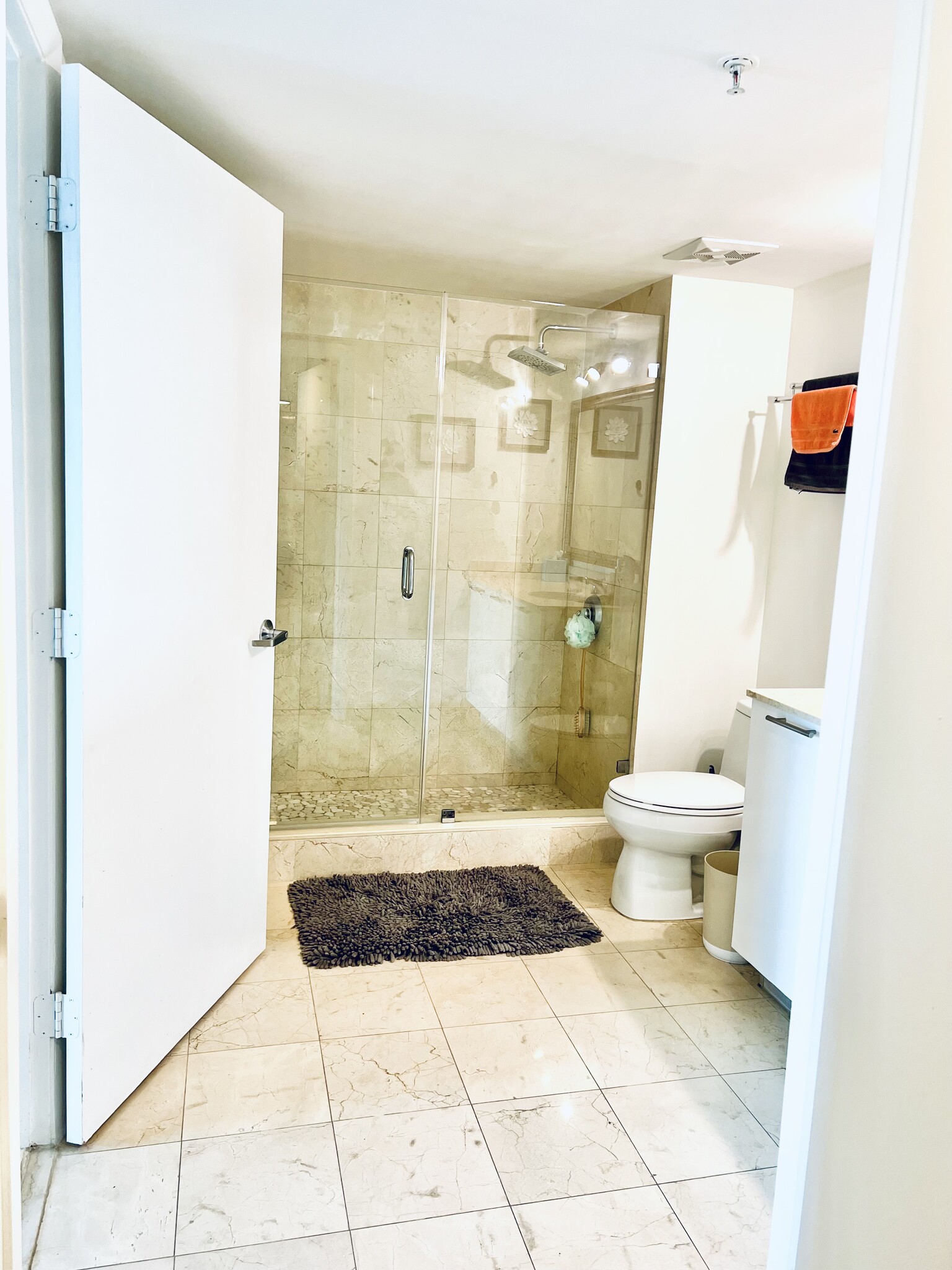 Bathroom shower - 1800 N Bayshore Dr