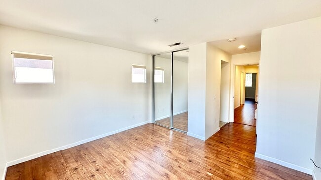 Building Photo - Lovely Two-Story Home in The Heights Overl...