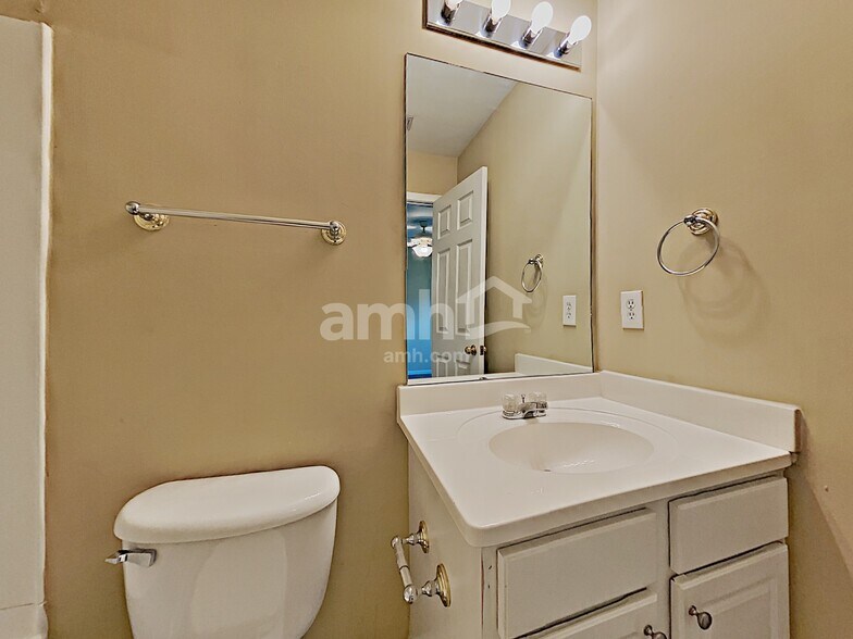 Building Photo - 327 Meadowcrest Cir