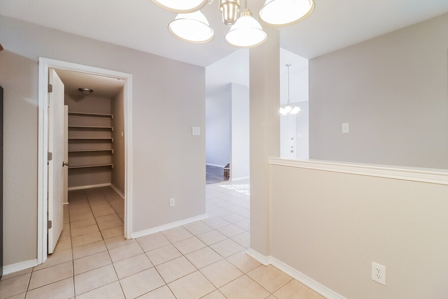 Building Photo - 1201 Gray Dawn Dr