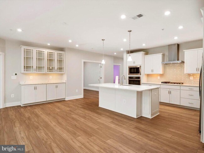 Building Photo - 170 Harrier Wy