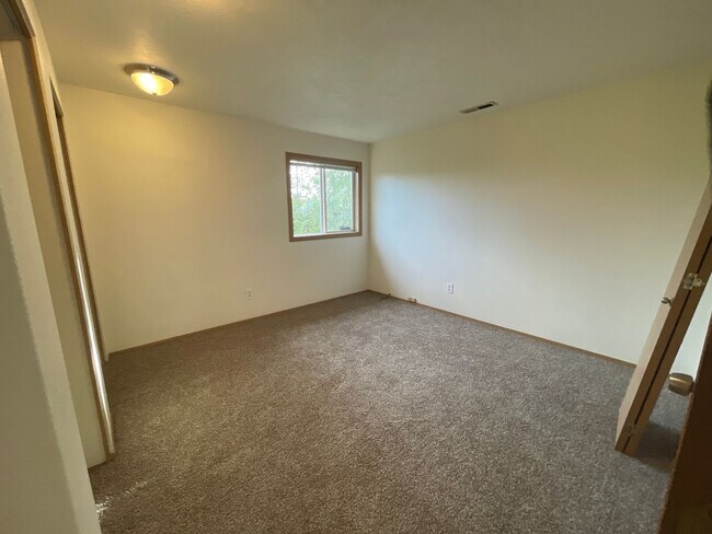 Building Photo - Beautiful 3-Bedroom, 2-Bath Home – Southeast Salem Gem!