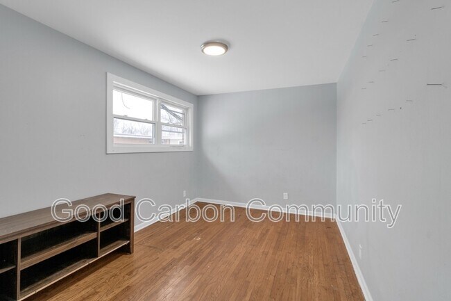 Building Photo - 56 Janice St