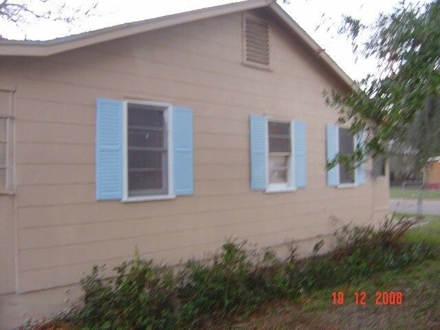 Building Photo - 154 E 44th St