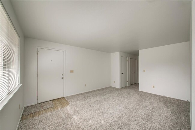 Building Photo - Charming 2 Bed, 1 Bath Duplex – Prime Bois...