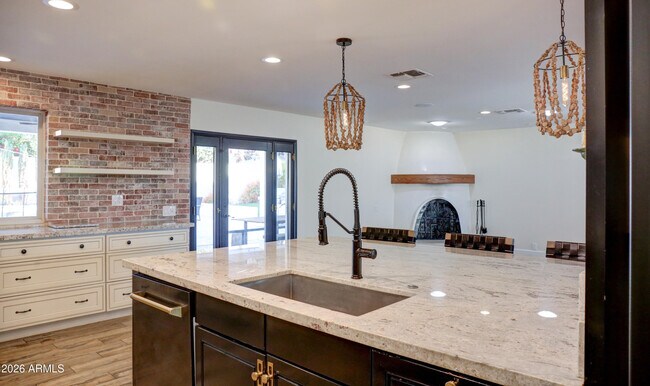 Building Photo - 2016 E State Ave