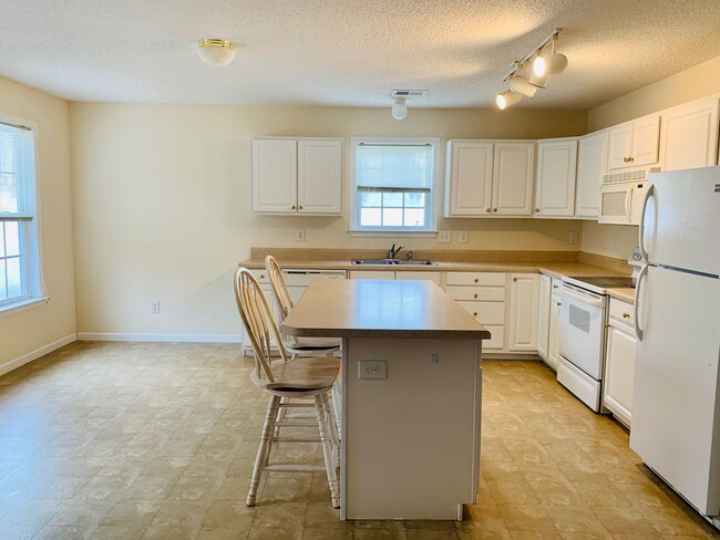 Building Photo - Home Available in Chartwell Estates