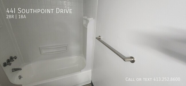 Building Photo - 44 Southpoint Dr