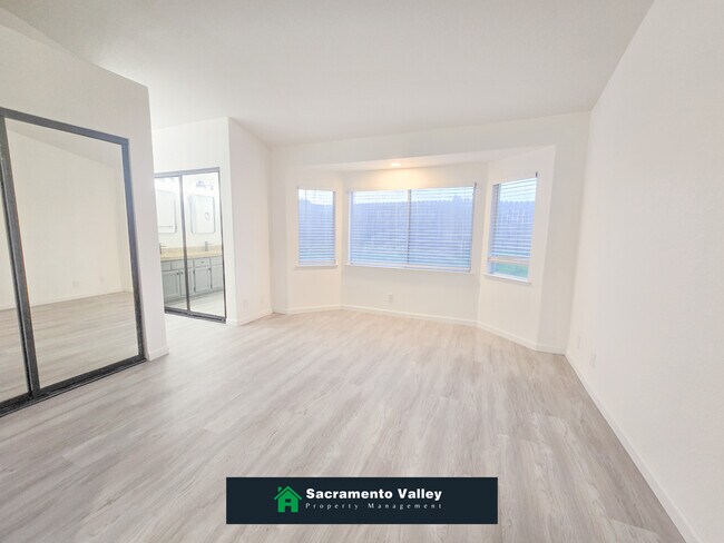 Building Photo - 6916 Shady Woods Way