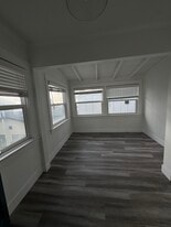 Building Photo - 1653 Bayview Dr