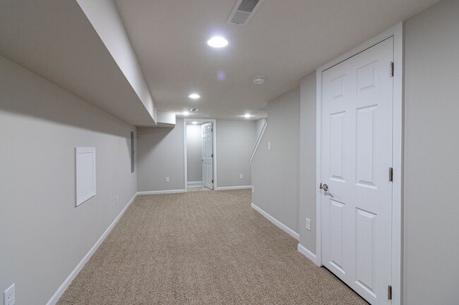 Building Photo - ???RENOVATED HOUSE WITH FULL BASEMENT + HUGE YARD Close to PENN / CHOP / DREXEL