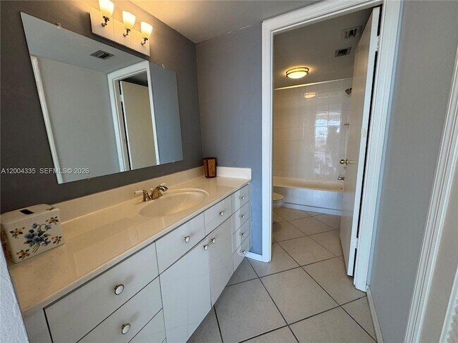 Building Photo - 18041 Biscayne Blvd