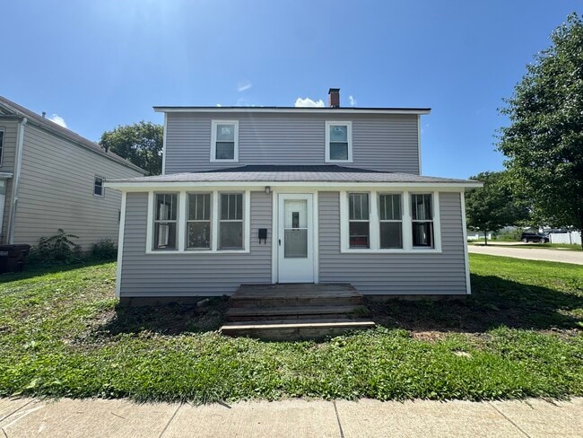 Building Photo - 526 N 8th St