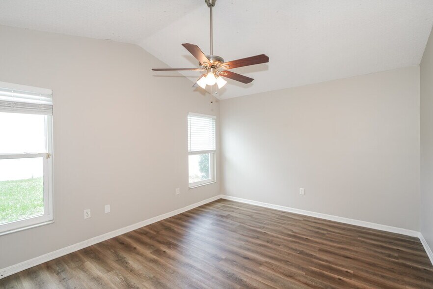 Building Photo - 2047 Sarah Louise Dr