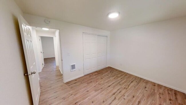 Building Photo - Amazing 2 Bedroom Single-level Duplex w/ A...