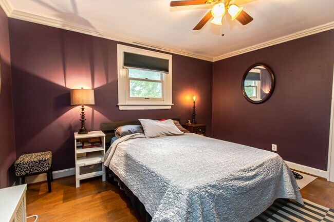 Building Photo - OPEN HOUSE 9/13 11AM-1PM  Beautiful 3-Bedr...