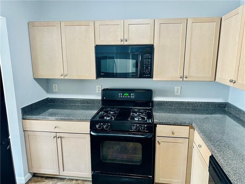 Building Photo - 6078 Oak Bend Ct