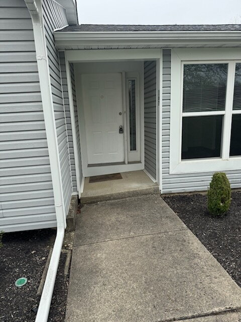 Building Photo - 1 Bed Single Level Apartment